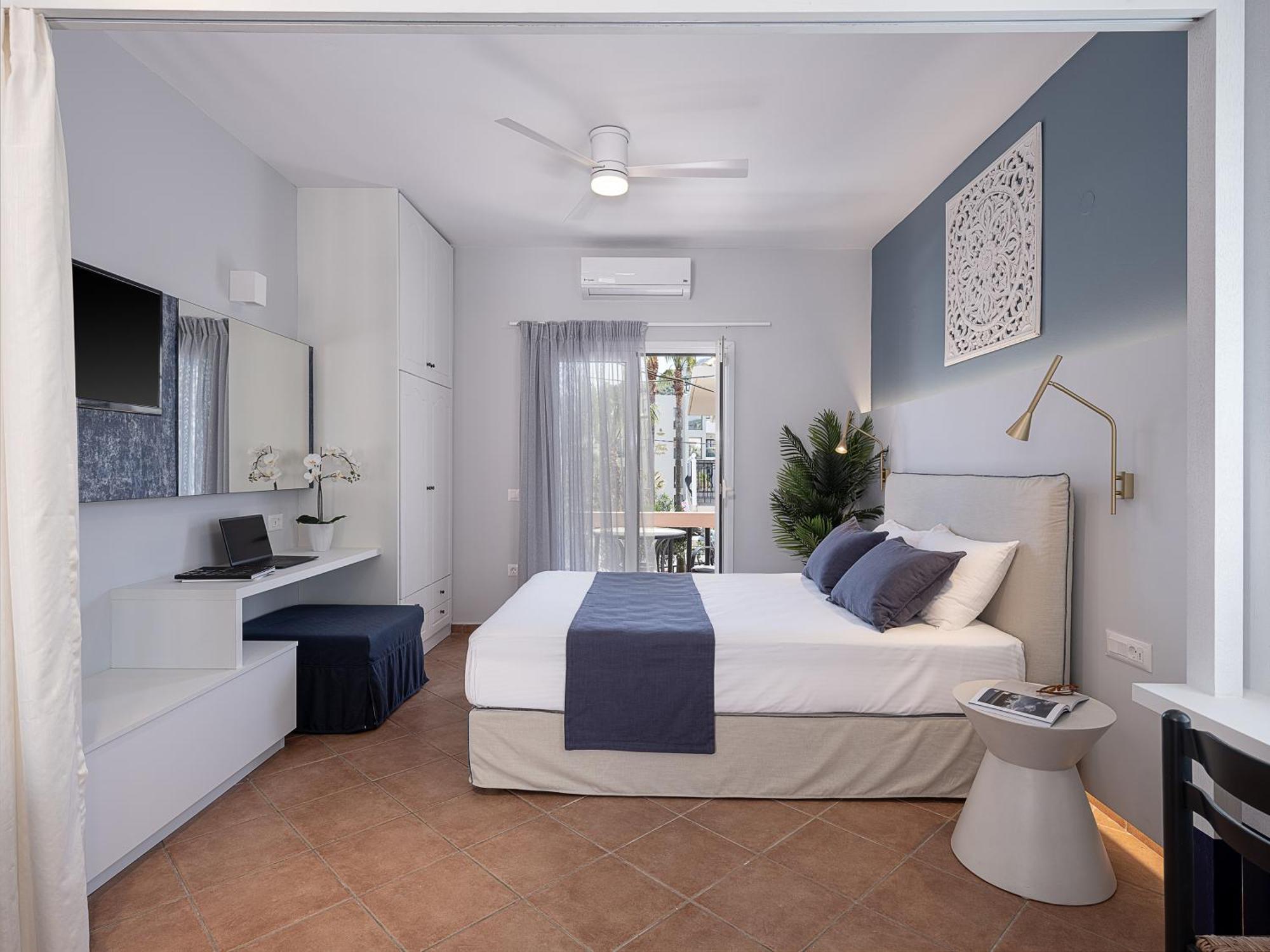 אלמירידה Elena Seafront Luxury Apartments מראה חיצוני תמונה