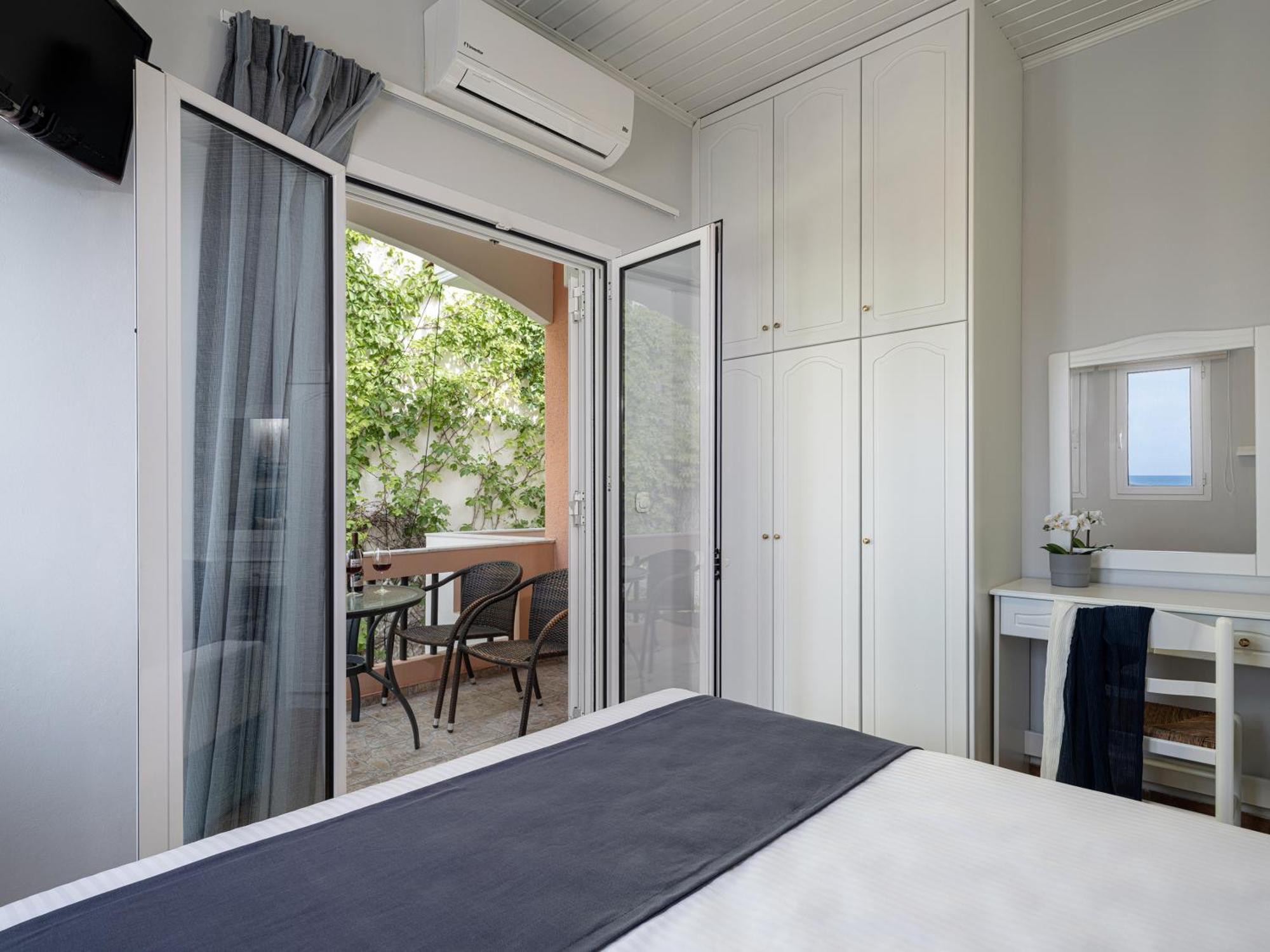 אלמירידה Elena Seafront Luxury Apartments מראה חיצוני תמונה