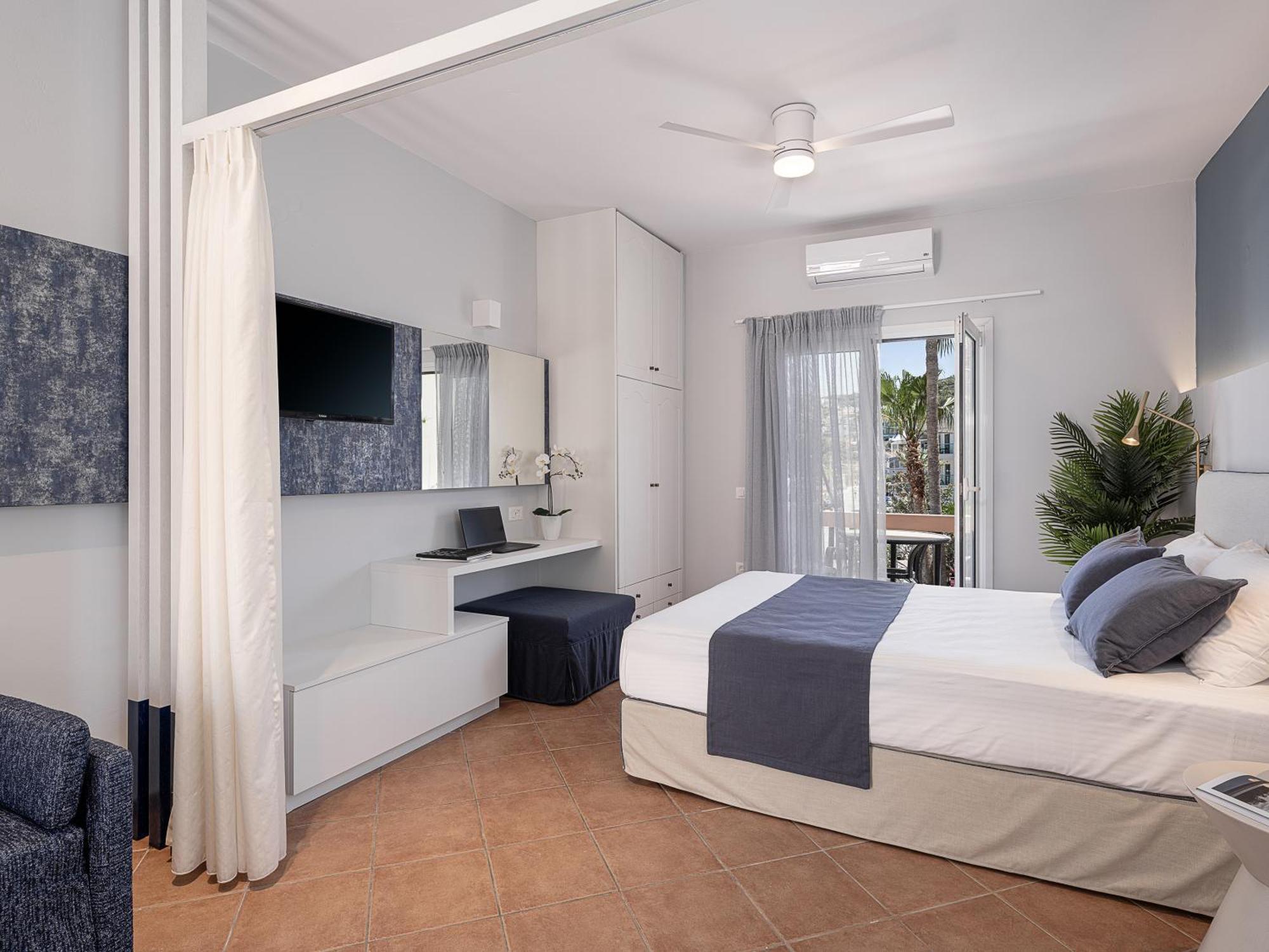 אלמירידה Elena Seafront Luxury Apartments מראה חיצוני תמונה